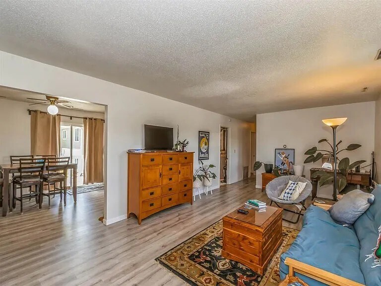 Foto del edificio - 320 S 4th St