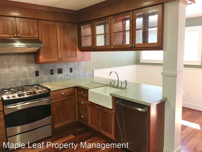 Building Photo - 3 br, 2.5 bath House - 8014 Ashworth Ave N