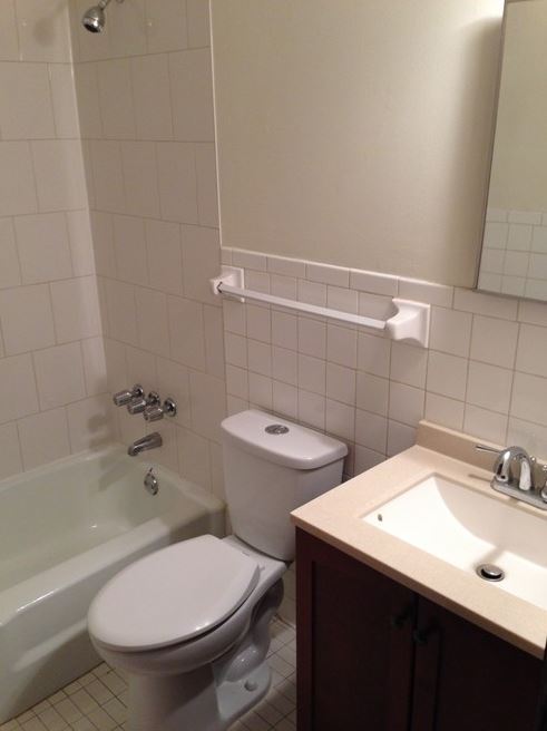 Building Photo - 1310 N Park St