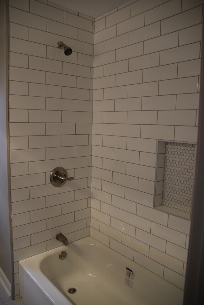 Main Bath - 1136 18th Street