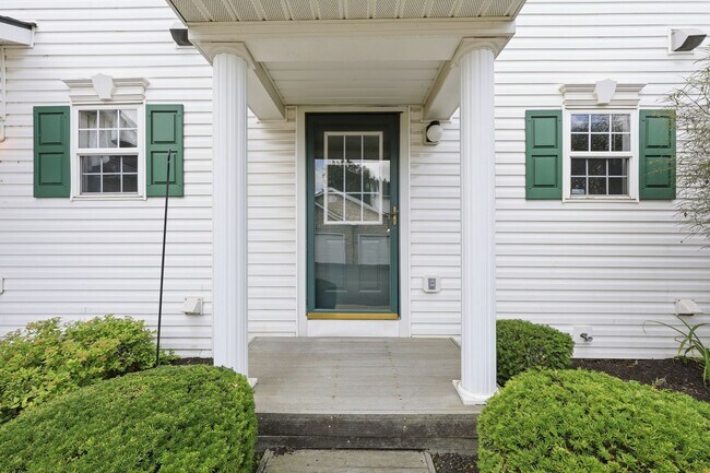 Building Photo - 4659 Parrau Dr
