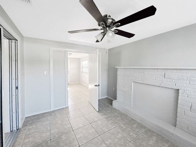 Foto del edificio - 3034 Primrose Dr