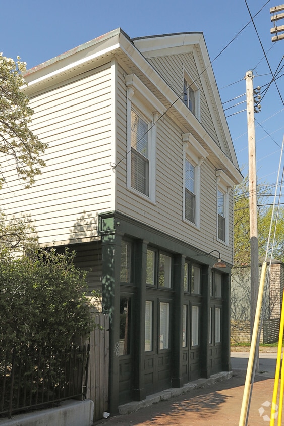 Building Photo - 900 Franklin St