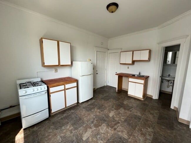 Building Photo - Camdon - 1 Bedroom - Central District - Vintage Charm