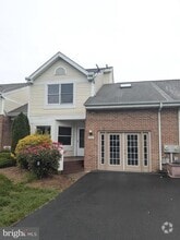Building Photo - 6002 Bridgepointe Dr