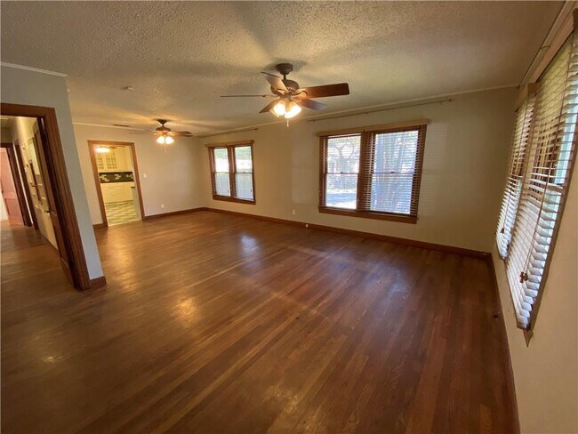 Building Photo - 4518 Rosedale Ave