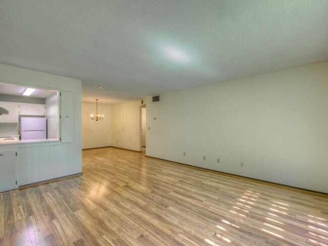 Building Photo - 4100 Parklawn Ave