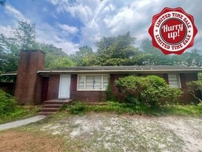 Building Photo - 240 Oakcrest Dr