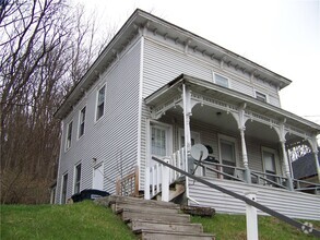 Building Photo - 493 Main St