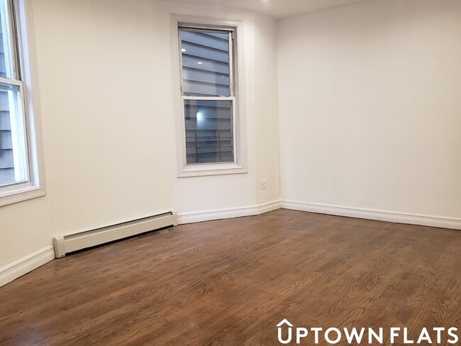 Foto del edificio - 2481 Elm Pl