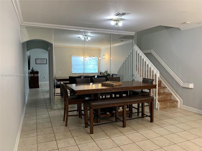 Foto del edificio - 5761 NW 115th Ct