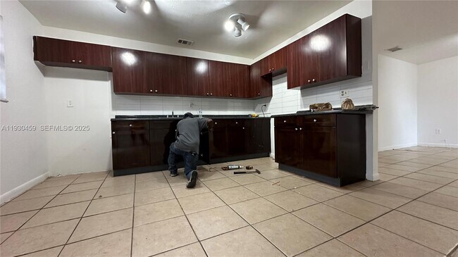 Foto del edificio - 2175 NW 104th St