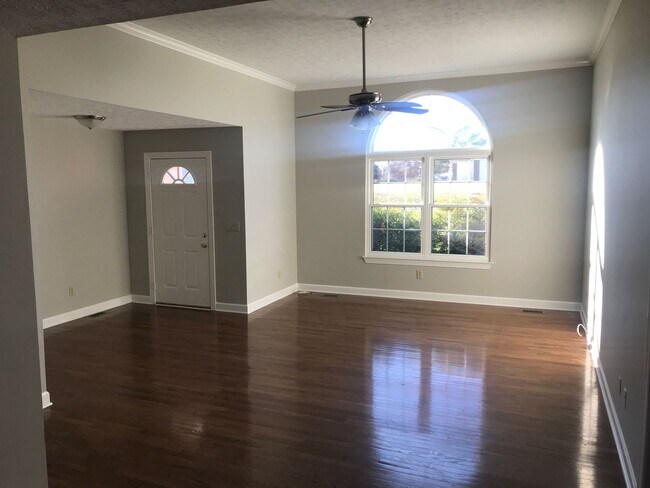 Building Photo - Beautiful Home on the North side of Lebanon