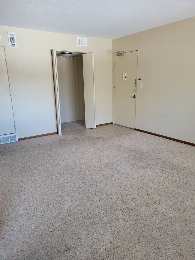 Living Room - 5743 Glenwood Ave