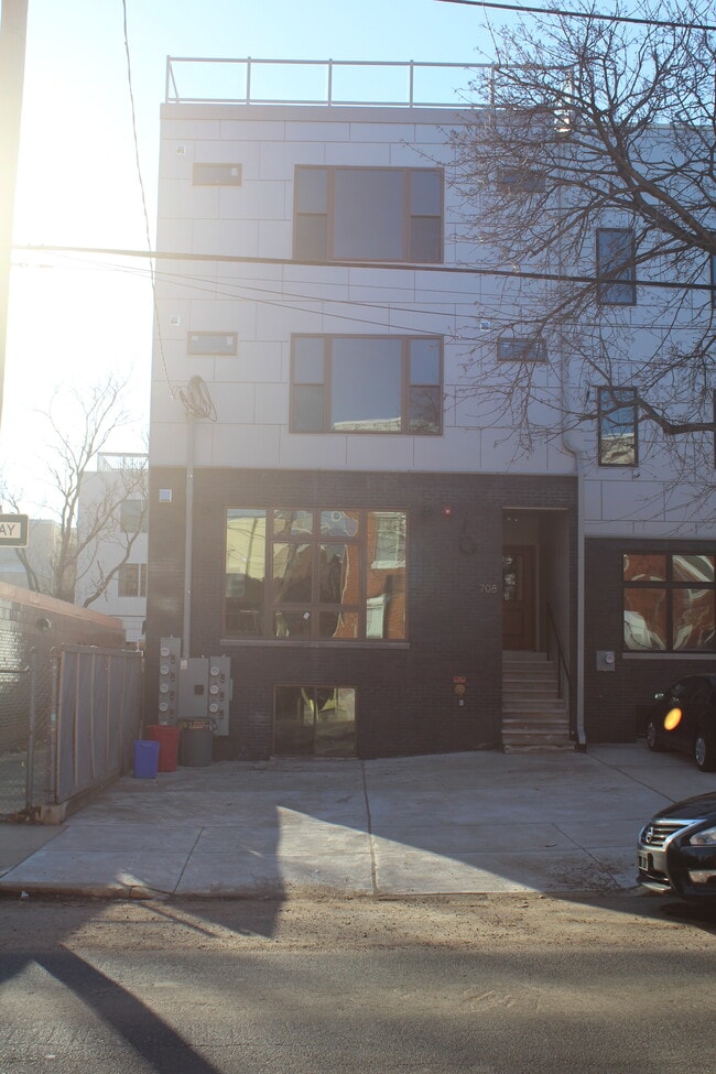 Building Photo - 708 N 19th St