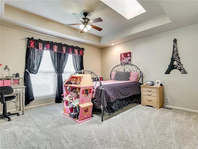 Foto del edificio - * * * $300 Move-in Special * * * Spacious and Beautiful 4 Bedroom / 2 Bathroom home in Edmond! * ...