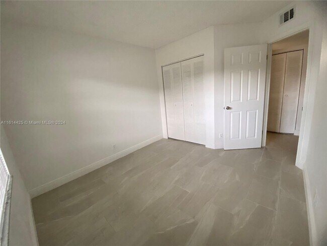 Building Photo - 2750 Forest Hills Blvd