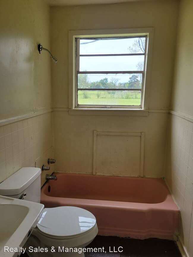 Foto del edificio - 1 br, 1 bath House - 2221 Woodlawn Street