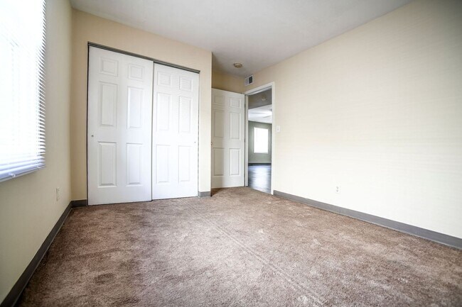 Foto del edificio - 2 bed/ 1 bath LaGrange, KY