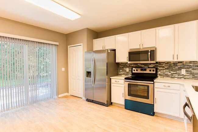 Building Photo - 5879 Fishhawk Ridge Dr