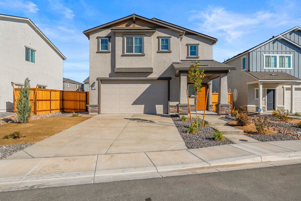 Primary Photo - The Aspen - Luxurious 3 Bedroom 2.5 Bath T...