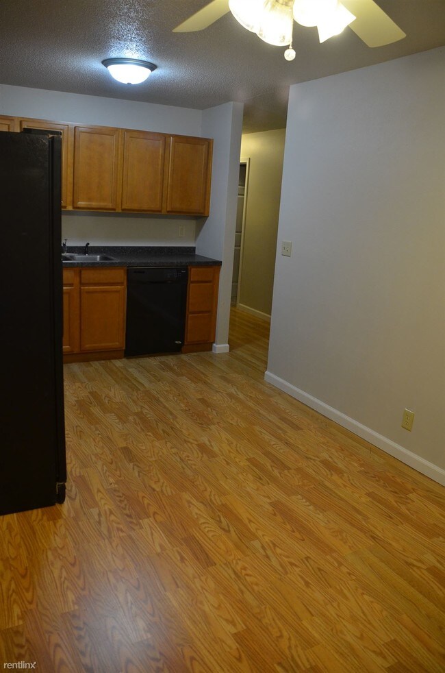 Foto del edificio - 6512 Laurel Ln NE