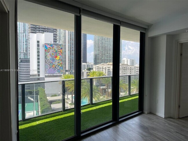 Foto del edificio - 801 S Miami Ave