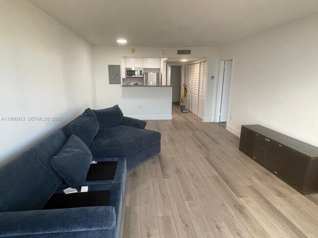 Foto del edificio - 2350 NE 135th St