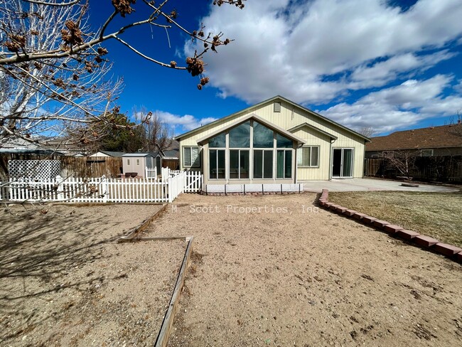 Building Photo - 221 Bobcat Dr