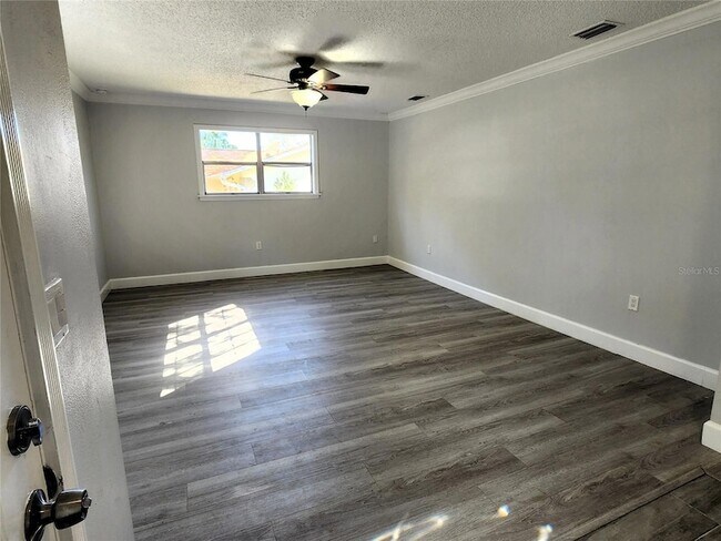Foto del edificio - 2617 Pine Tree Dr