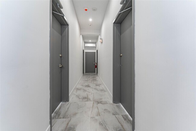 Foto del edificio - 138 E Park Ave
