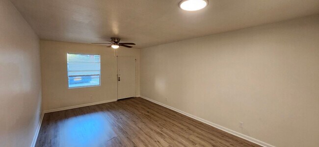 Foto del edificio - 1234 Peacock Ave