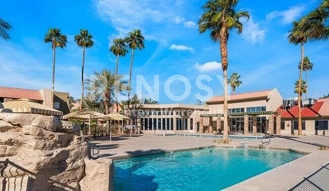 Foto del edificio - Behind the gates of Bella Vita, resort-style living meets everyday convenience.