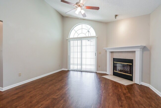 Foto del edificio - 1829 Northglen Cir