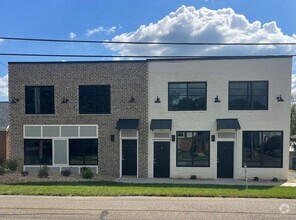 Building Photo - 1939 Fort Robinson Dr