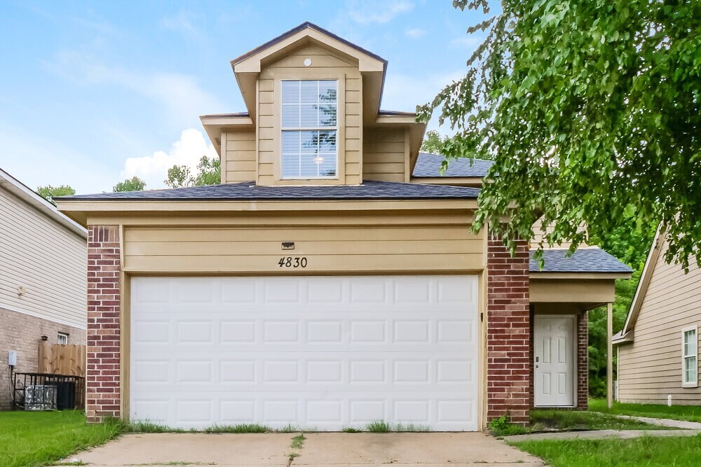 Foto principal - 4830 Mistic Lake Dr
