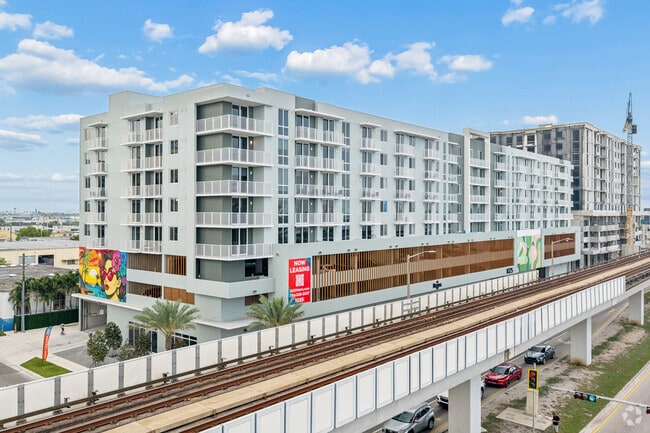 Building Photo - 1025 Metro