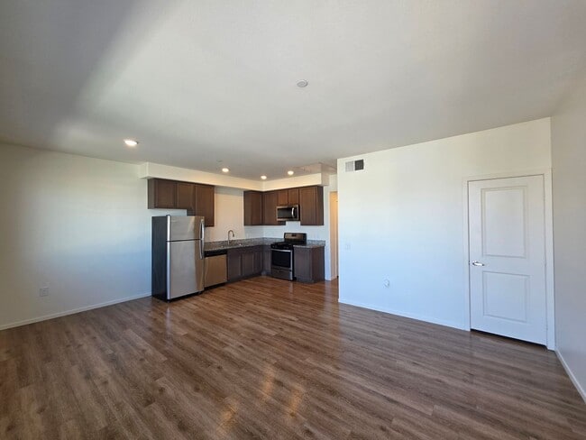 Interior Photo - Mariners Landing