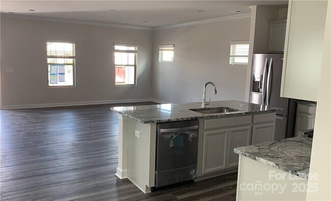 Foto del edificio - 11925 Silverheel Ln