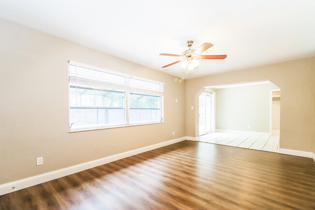 Foto del edificio - 5795 Hillside St