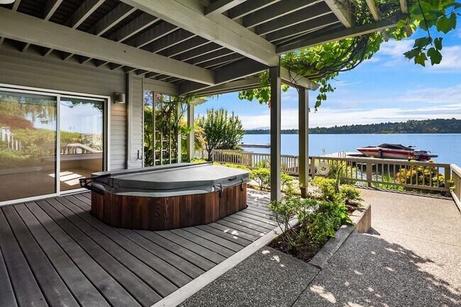 Building Photo - 3bd/3.5ba Mercer Island Home
