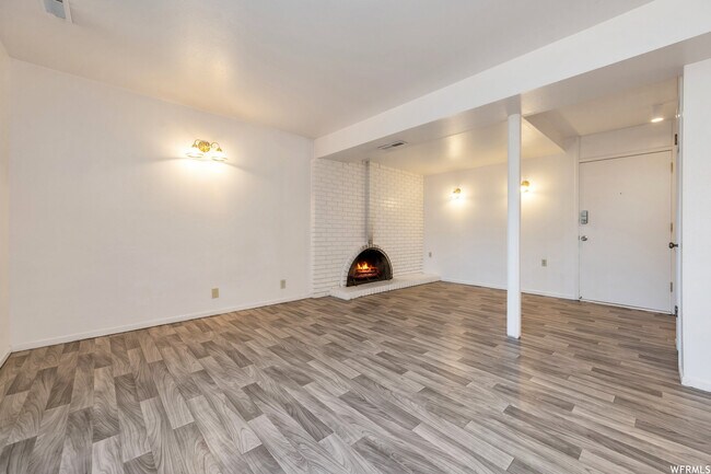 Building Photo - 4860 S Highland Cir
