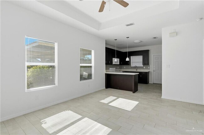 Building Photo - 11 Valeria St