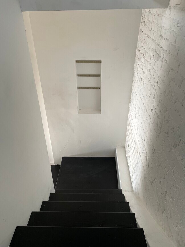 Foyer - 817 Cameron St