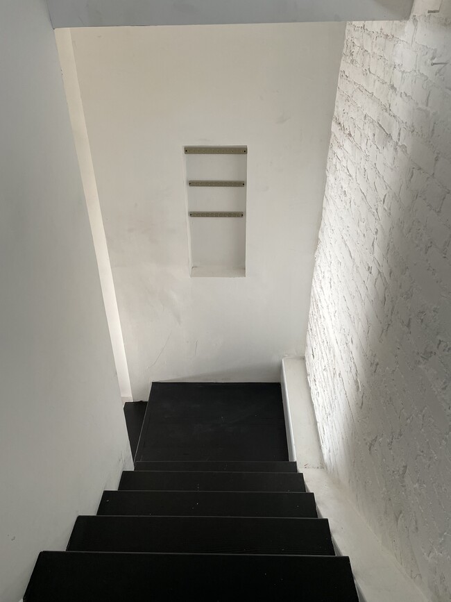 Foyer - 817 Cameron St