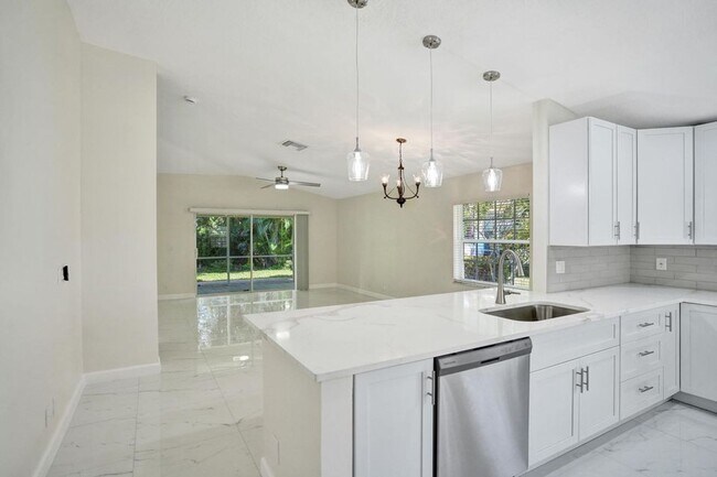 Building Photo - 5033 S La Sedona Cir