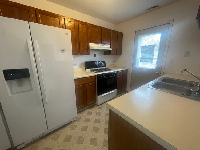 Foto del edificio - 641 Yale Ln