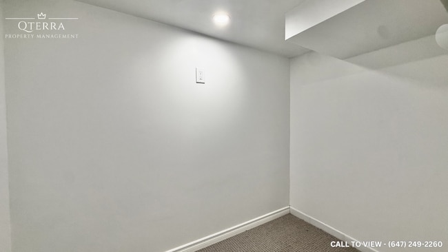 Building Photo - 498 Quebec Av