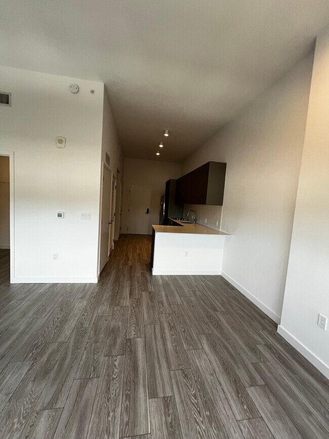 Foto del edificio - 360 NW 24th St