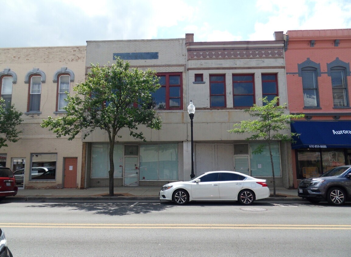 Building Photo - 61-65 E Downer Pl